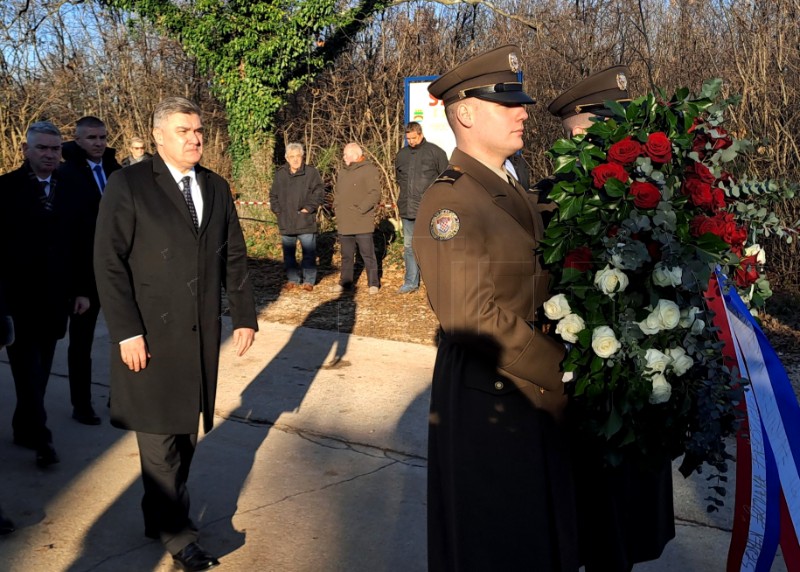 Predsjednik Milanović na komemoraciji civilnim žrtvama iz 1944. u mjestu Šajini