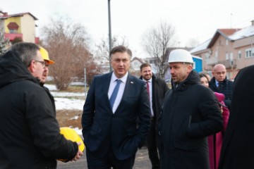 Plenković obišao radove na izgradnji centra za socijalni rad u Đakovu