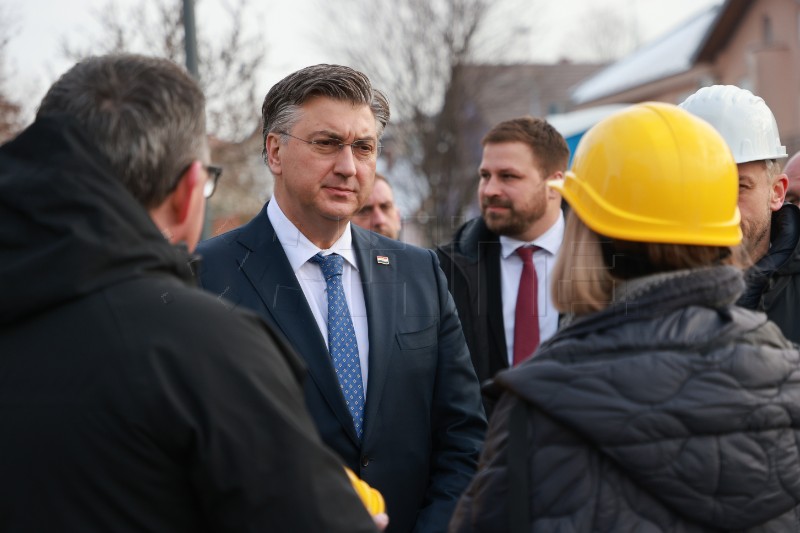 Plenković obišao radove na izgradnji centra za socijalni rad u Đakovu