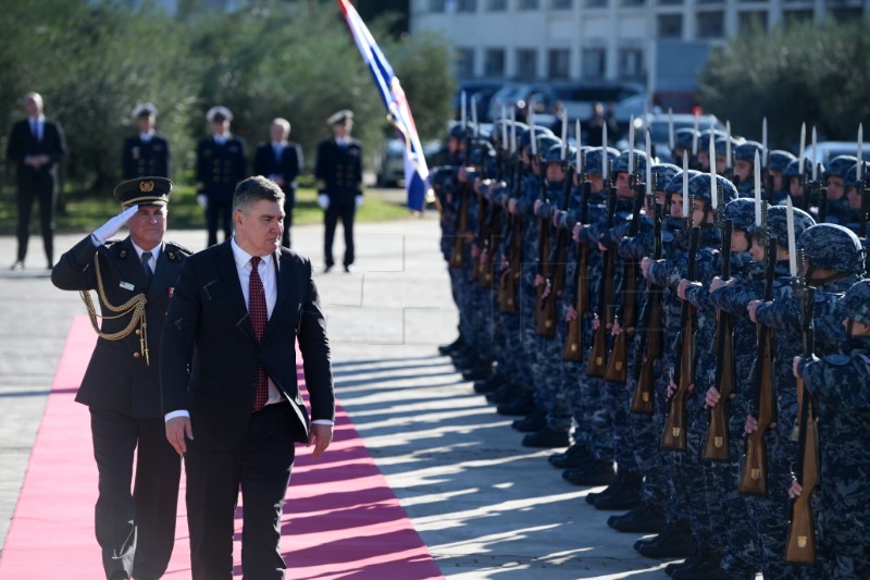 Primopredaja dužnosti zapovjednika HRM-a