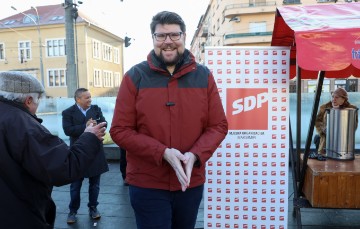 Izjava Peđe Grbina na štandu SDP-a na Kvaternikovom trgu