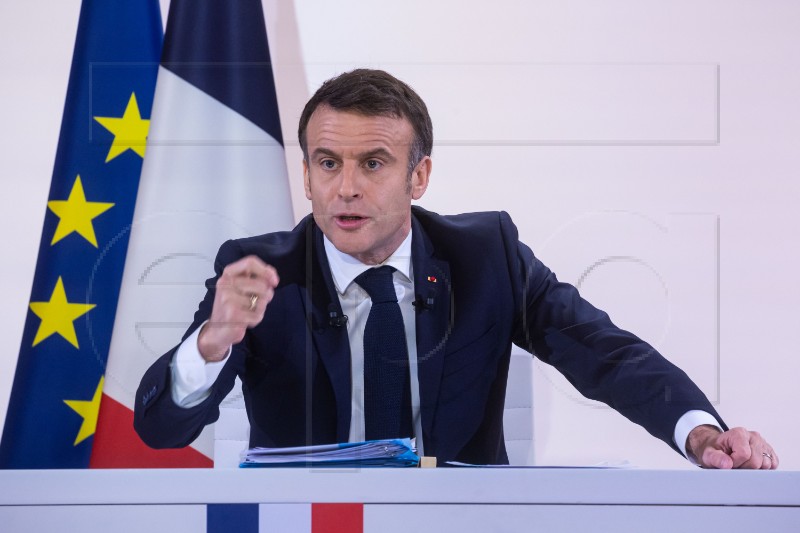 Macron pozvao Francuze da se ujedine, obećao reforme