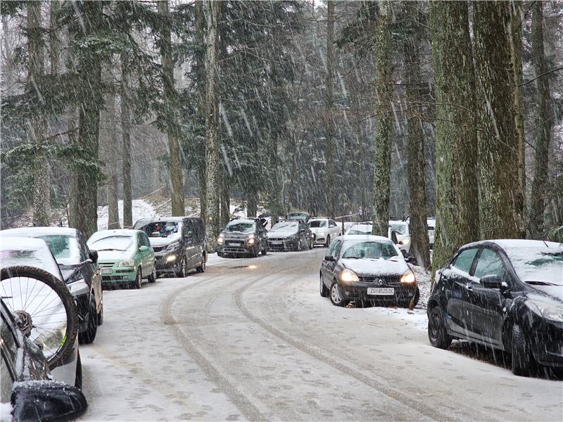 U Zagrebu na terenu 240 ekipa zimske službe