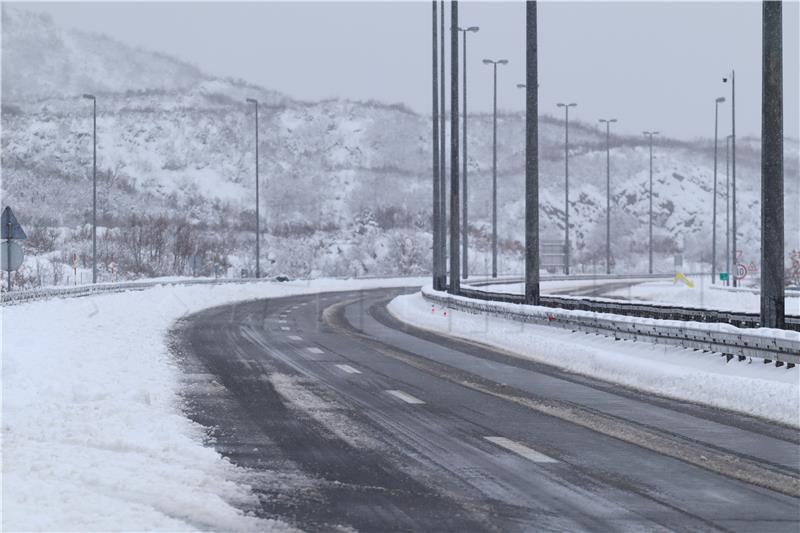 Sve ekipe zimske službe na autocesti kroz Gorski kotar