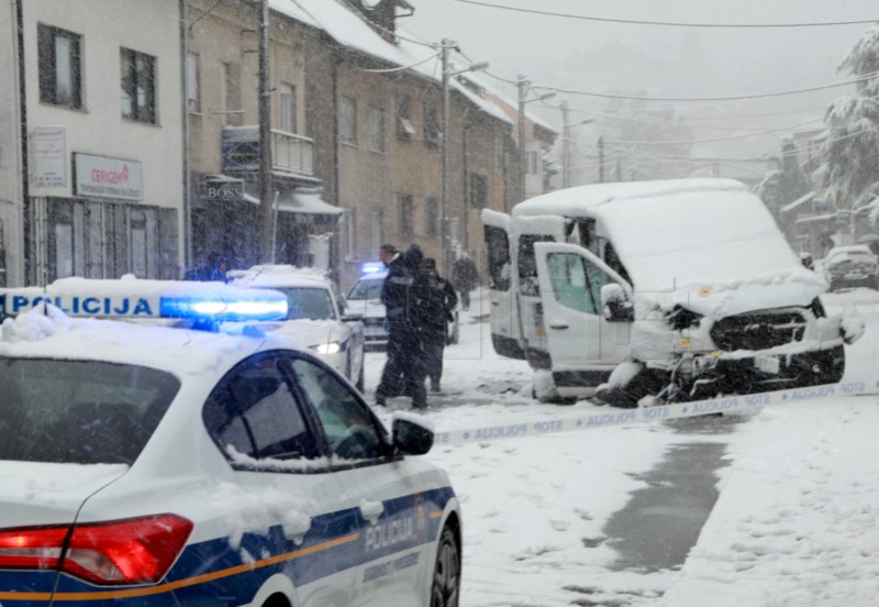 Kombi s migrantima zabio se u policijsku blokadu