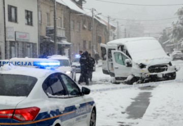 Kombi s migrantima zabio se u policijsku blokadu