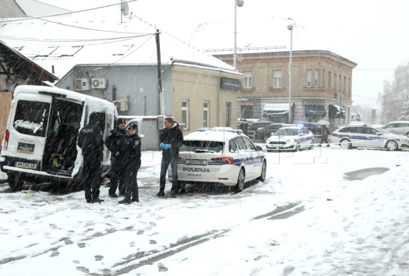 Kombi s migrantima zabio se u policijsku blokadu