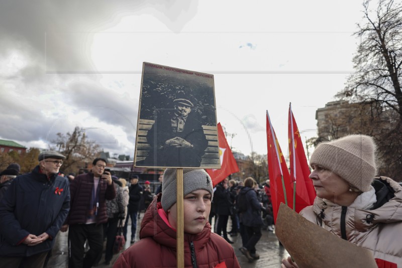 Stoljeće nakon njegove smrti, obične Ruse Lenjin ne zanima 