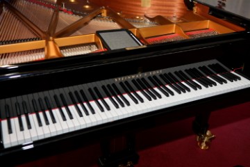 Glazbena škola Karlovac za 220. godišnjicu nabavila klavir "Steinway & Sons"