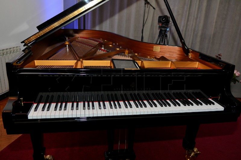 Glazbena škola Karlovac za 220. godišnjicu nabavila klavir "Steinway & Sons"