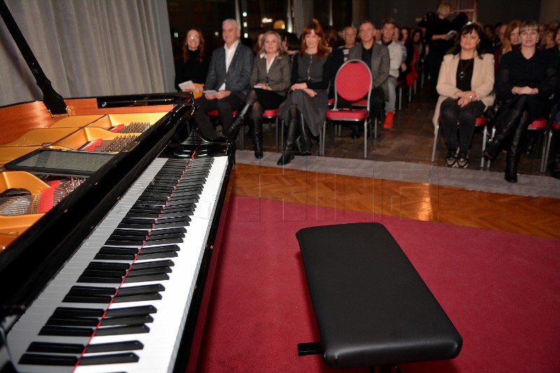 Glazbena škola Karlovac za 220. godišnjicu nabavila klavir "Steinway & Sons"