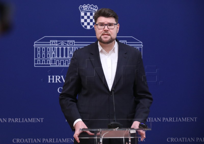 Grbin: HDZ Kaznenim zakonom želi 'zaustaviti Reuters'