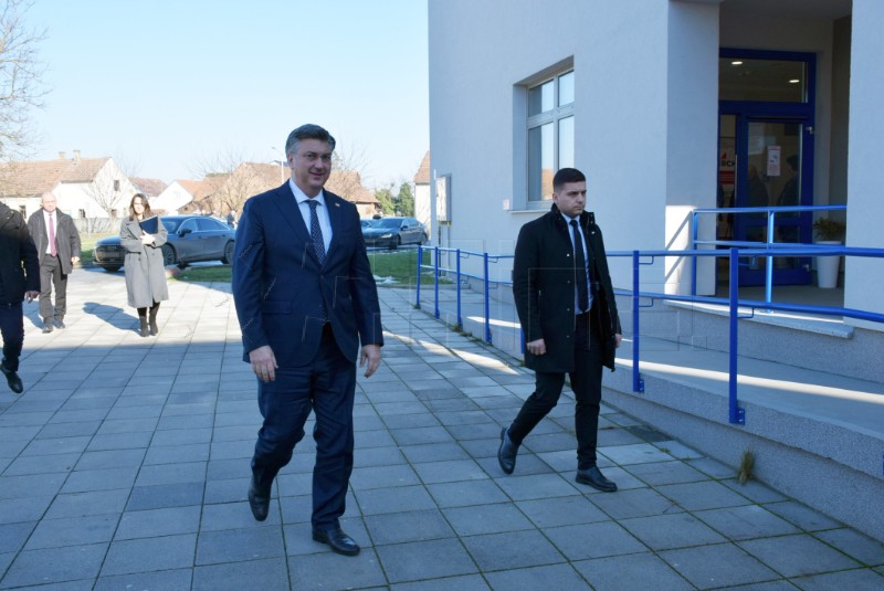 Plenković obišao Regionalni centar kompetentnosti Medicinske škole Bjelovar 