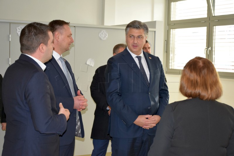 Plenković obišao Regionalni centar kompetentnosti Medicinske škole Bjelovar 