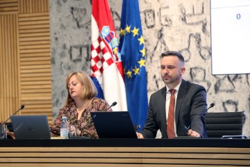  Vlada predstavila Uredbu za nove koeficijente državnih i javnih službenika