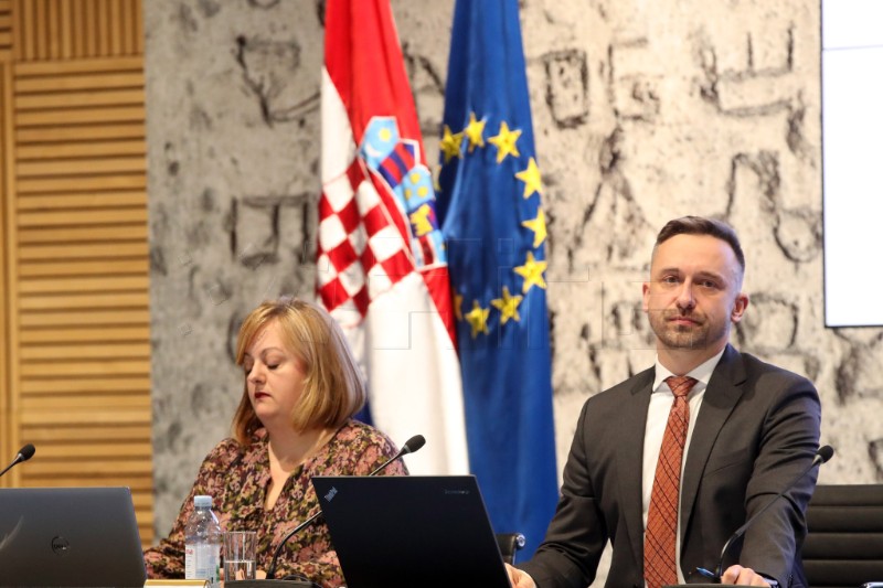 Italian, Serb minority MPs to support bill on Croatian language