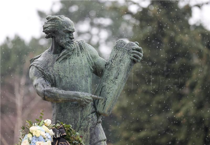 Parl, gov't delegations lay wreaths on occasion of Holocaust Remembrance Day