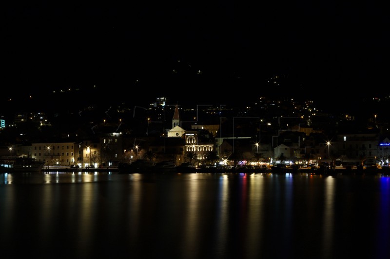 Noćna panorama, Makarska