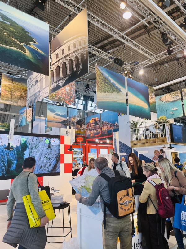 HTZ wins award at tourist fair in New York