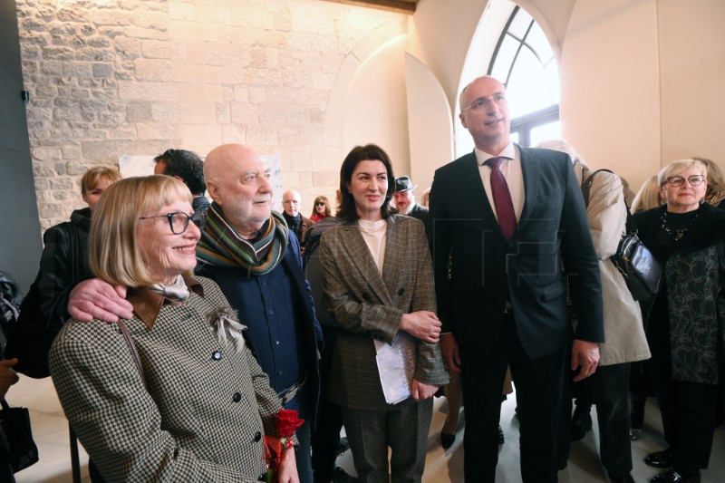 Izložbom Matka Trebotića otvorena obnovljena Stara gradska vijećnica