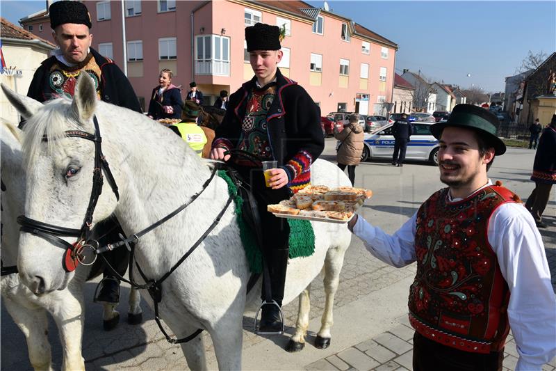 Pedesetak pokladnih jahača projahalo Vinkovcima