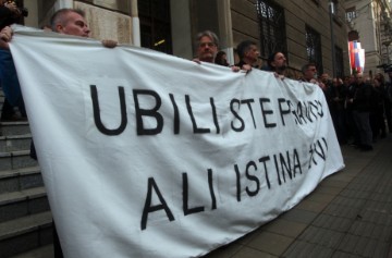 Srbija: Prosvjed zbog oslobađanja osuđenih za ubojstvo novinara Ćuruvije