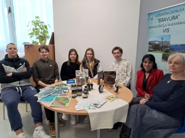 Students on Croatian island producing carob syrup, jelly, cookies and other delights