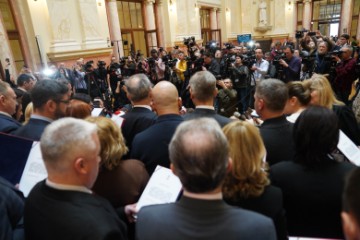 Konstituiran srbijanski parlament, potom prekinuta konstitutivna sjednica