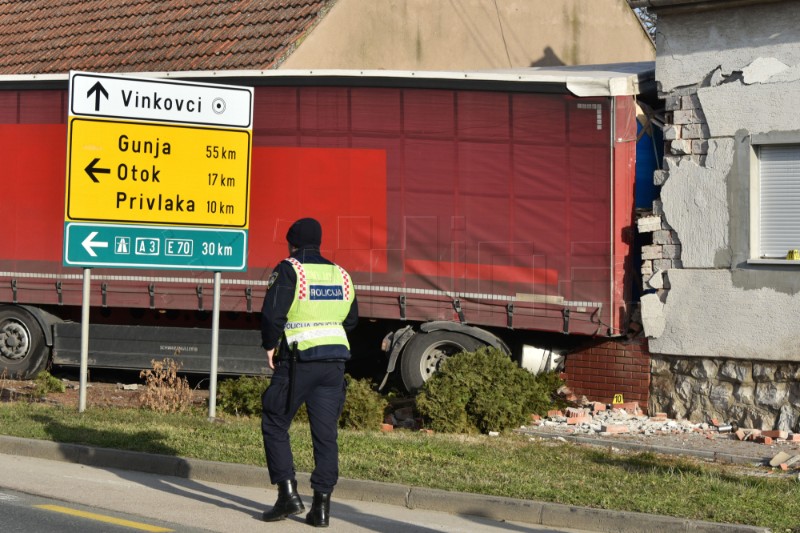 Teška prometna nesreće u Mirkovcima kraj Vinkovaca