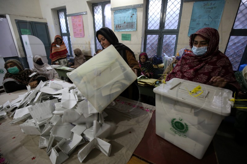 Pakistan: Počelo prebrojavanje glasova na izborima obilježenima nasiljem