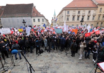 Prosvjed: Zaposleni u znanosti i obrazovanju traže pravedne koeficijente