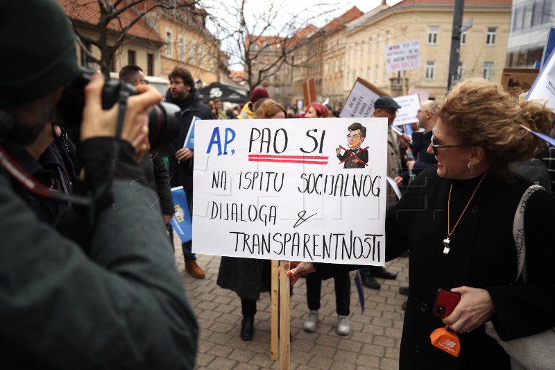 Okupljanje za prosvjedni skup prosvjetnih djelatnika