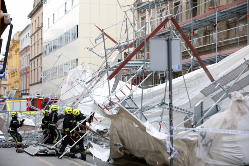 Policija: Pala skela u Petrinjskoj ulici 30, u centru Zagreba 