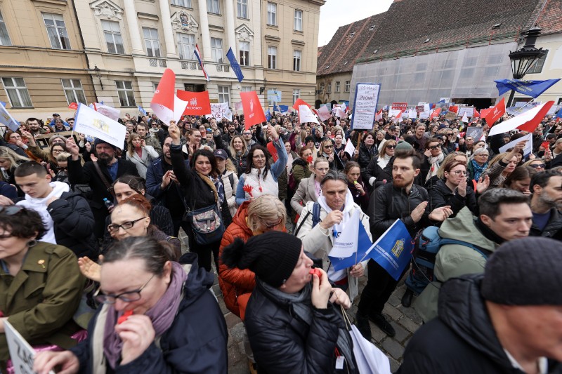 Two protesting unions tell gov't to fix pay coefficients in science, education