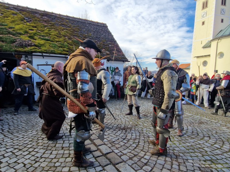 Nearly 20,000 people watch reenactment of 1573 Peasant Revolt