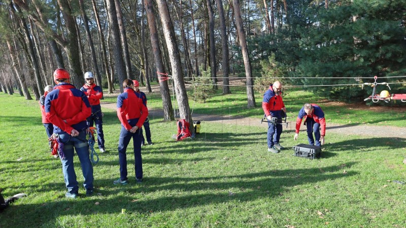 Župan Marušić na pokaznoj vježbi HGSS-a