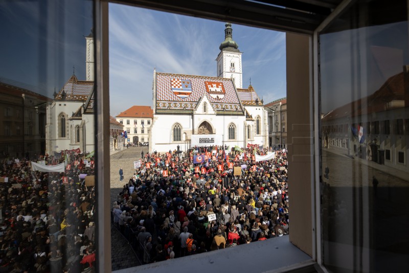 Prosvjed "Dosta je! Odmah na izbore"