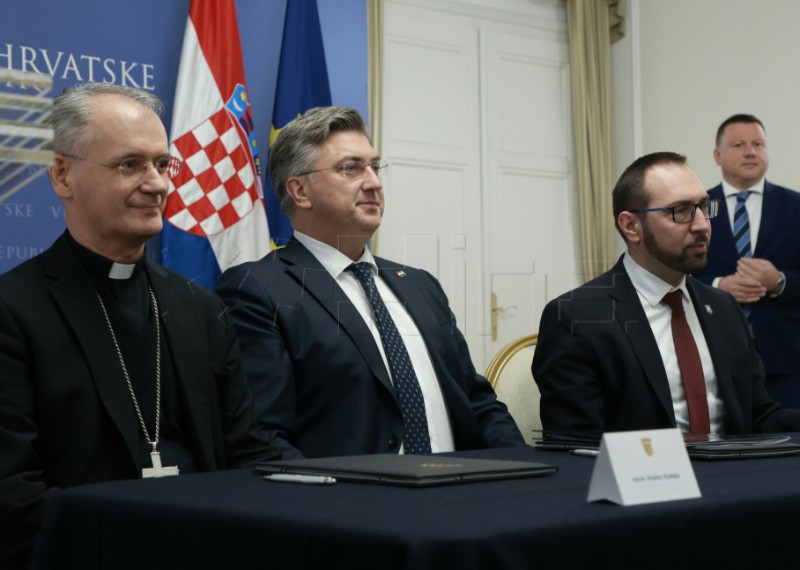 Sporazum u vezi rekonstrukcije stadiona Maksimir i objekata Katoličke Crkve u Zagrebu