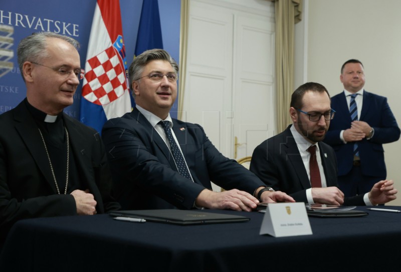 Sporazum u vezi rekonstrukcije stadiona Maksimir i objekata Katoličke Crkve u Zagrebu