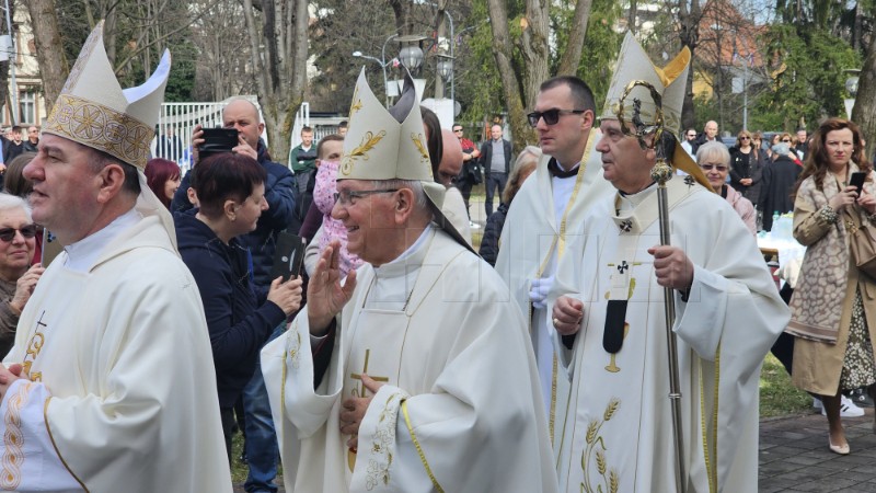 U Banjoj Luci zaređen novi biskup don Željko Majić, monsinjor Komarica u mirovini