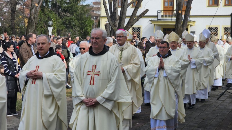 U Banjoj Luci zaređen novi biskup don Željko Majić, monsinjor Komarica u mirovini