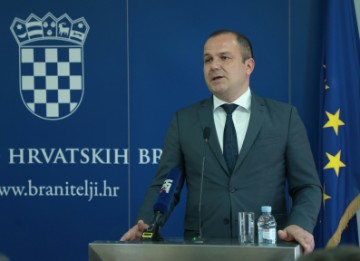 Uručenje Sporazuma suradnji pri organizaciji posjeta Vukovaru učenika BIH