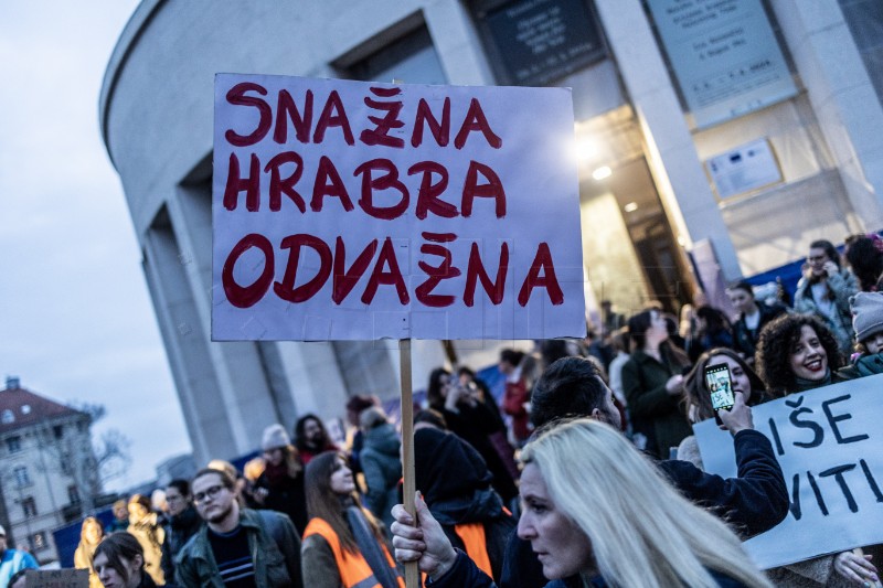 Noćni marš u povodu Međunarodnog dana žena "Feminizam i gotovo"