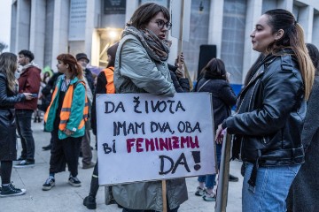 Noćni marš u povodu Međunarodnog dana žena "Feminizam i gotovo"