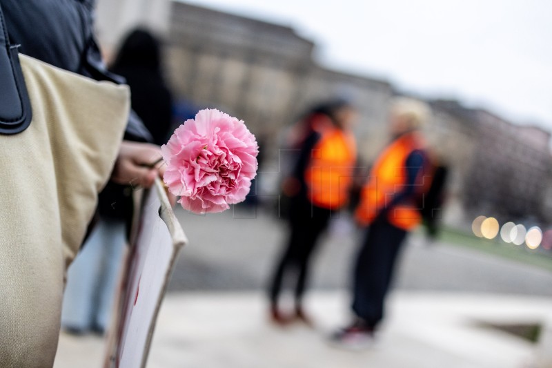 Noćni marš u povodu Međunarodnog dana žena "Feminizam i gotovo"