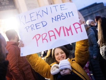 Noćni marš u povodu Međunarodnog dana žena "Feminizam i gotovo"