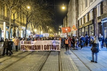 Noćni marš u povodu Međunarodnog dana žena "Feminizam i gotovo"