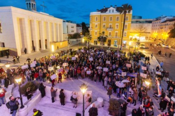 Noćni marš u povodu Međunarodnog dana žena Ni sama! Ni kriva! Ni druga!