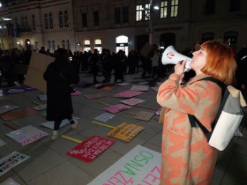 Noćni marš u Osijeku pod geslom "Žena s glasom"