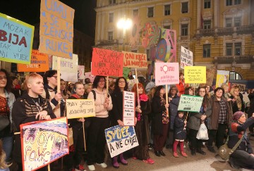 Rijeka: Noćni marš u povodu 8. marta